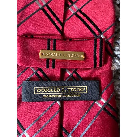 Donald Trump SIGNATURE Collection Gold Bar Red Grey Stripe Men's Silk Tie - Picture 4 of 6